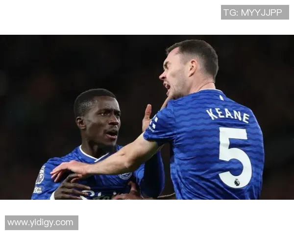 埃弗顿队内抵触后十人作战客场制胜，盖耶掌掴队友染红致歉